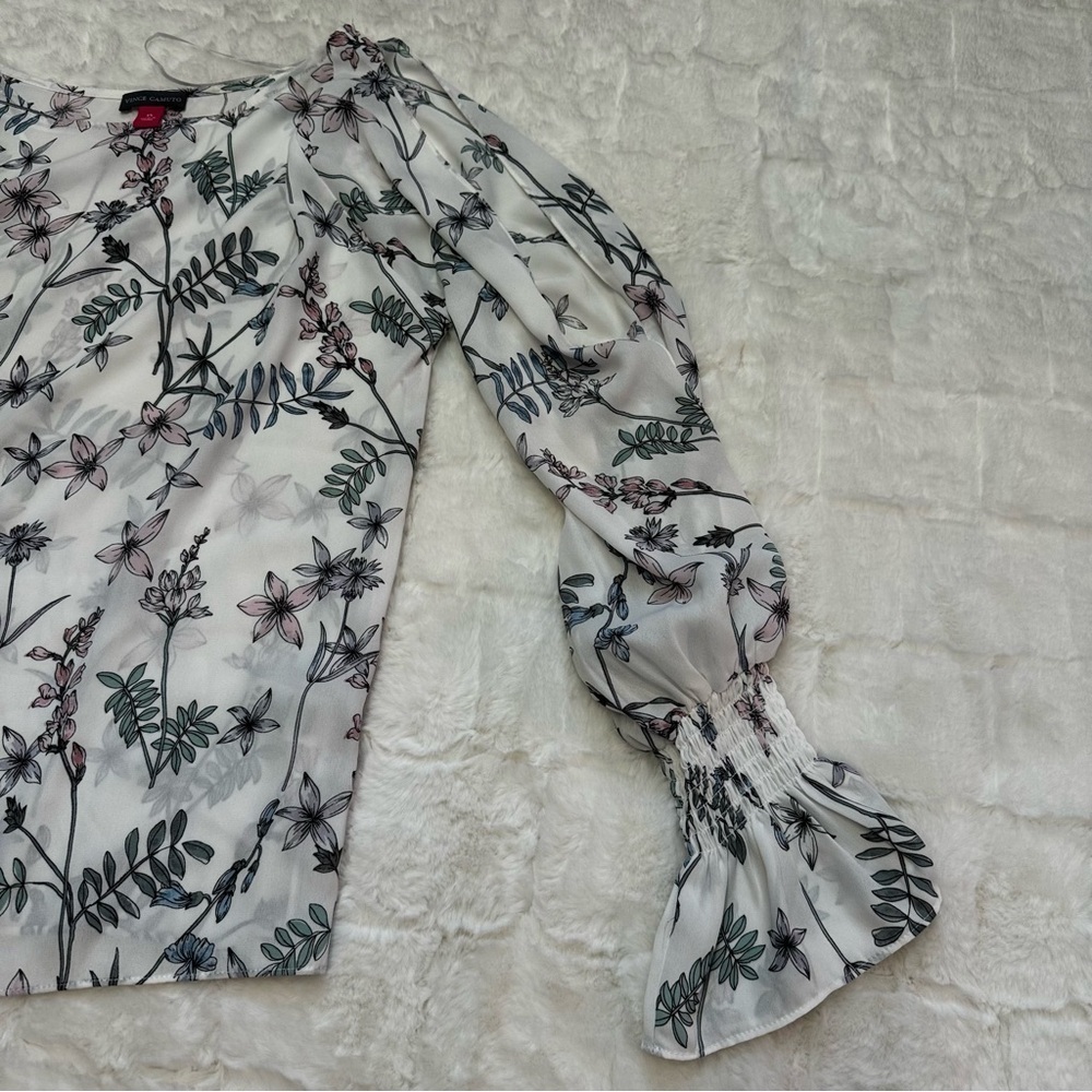 Vince Camuto Cold Shoulder White Floral Blouse Top Size XS Gathered at Wrist NEW - Picture 7 of 16